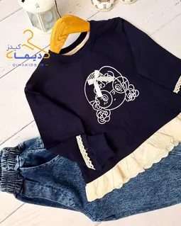 بلوز دورس پایین چین سرمه ای طرح دختر عینکی