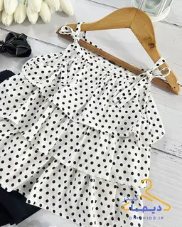 ست تاپ و شلوارک سفید طرح چین طبقه ای توپی مشکی 