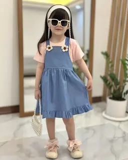 ست تیشرت و سارافان آبی صورتی طرح عروسکی
