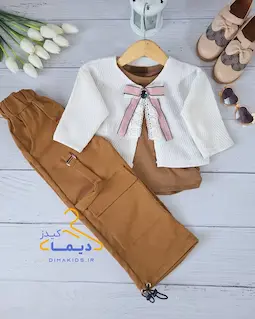 ست کت جلو باز و تاپ سفید نسکافه ای طرح گل سینه پاپیون دار