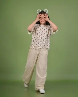 ست کراپ و شلوار لینن کرم طرح سنتی