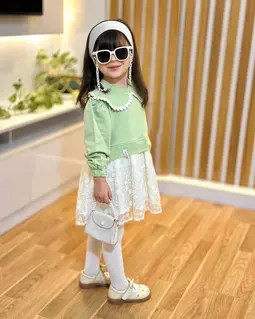 پیراهن دورس یقه ب ب سبز سدری طرح دامن دانتل شکوفه ریز پریا