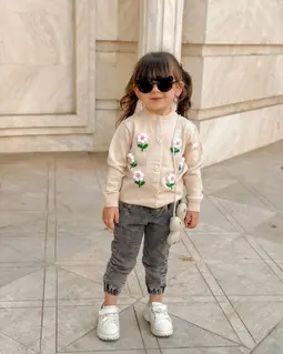 ژاکت جلو دکمه کرم طرح گل برجسته 