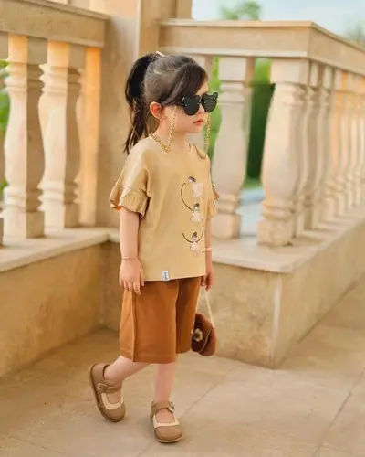 تیشرت آستین چین دار نسکافه ای طرح بالرین