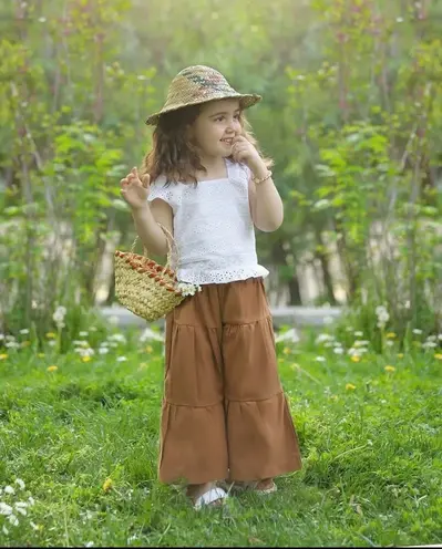 ست تاپ و شلوار سفید نسکافه ای طرح خامه دوزی طنین