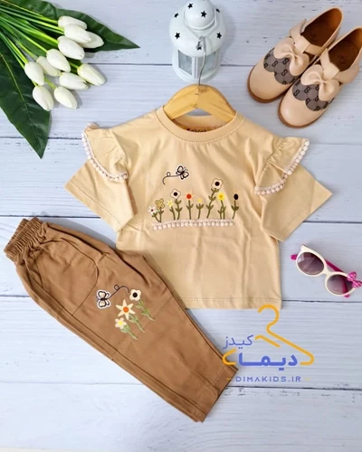 ست تیشرت و شلوار آستین چین دار کرم نسکافه ای طرح گلدار مینو 