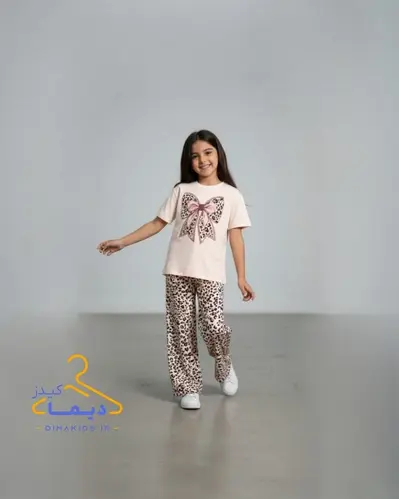 ست تیشرت و شلوار کرم صورتی طرح پاپیون پلنگی