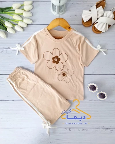 ست تیشرت و شلوارک راه راه کرم طرح دو گل