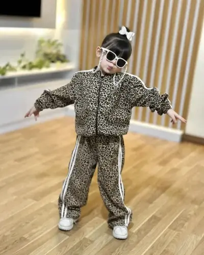 ست سوییشرت و شلوار قهوه ای طرح پلنگی راه راه