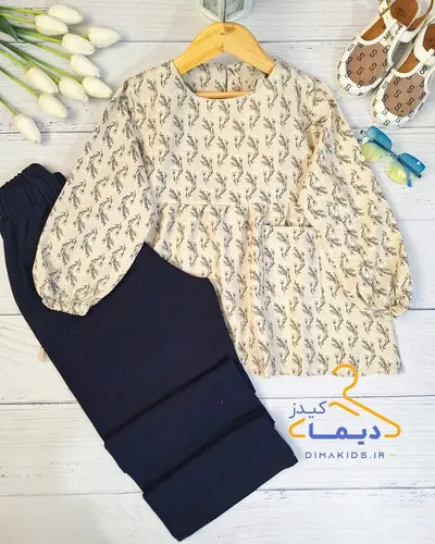 ست شومیز و شلوار کارگو کرم سرمه ای طرح پایین کلوش گل گچی