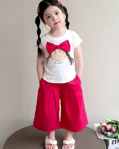 ست تیشرت و شلوار سفید سرخابی طرح دختر گیس بافت پاپیونی