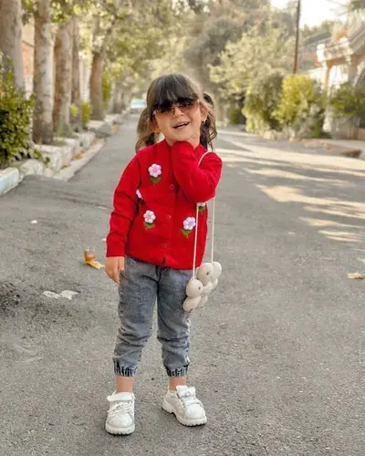 ژاکت جلو دکمه قرمز طرح گل برجسته 