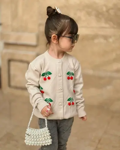 ژاکت جلو دکمه کرم طرح گیلاس برجسته